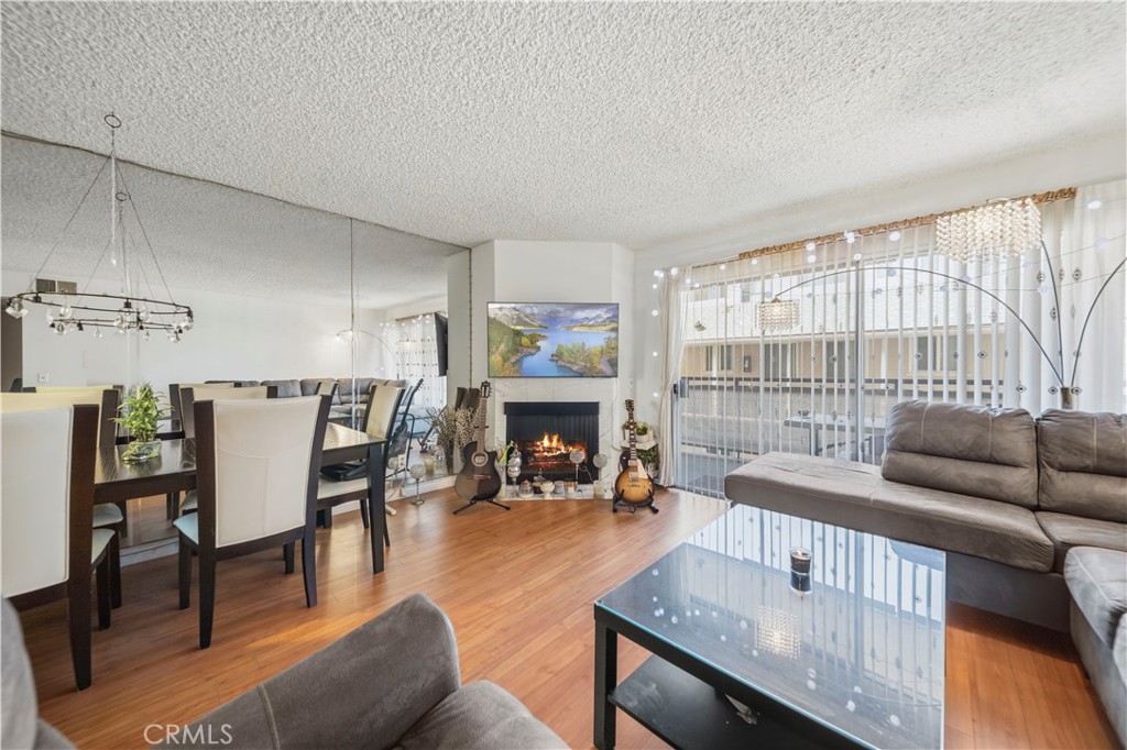 1236 1236 N Columbus Avenue 27