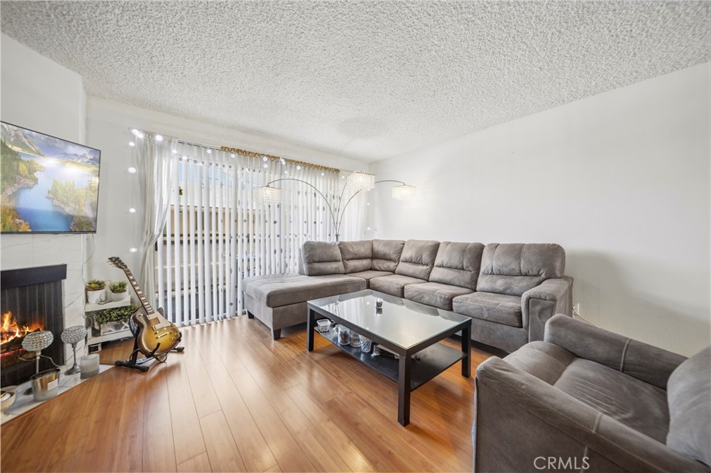 1236 1236 N Columbus Avenue 27