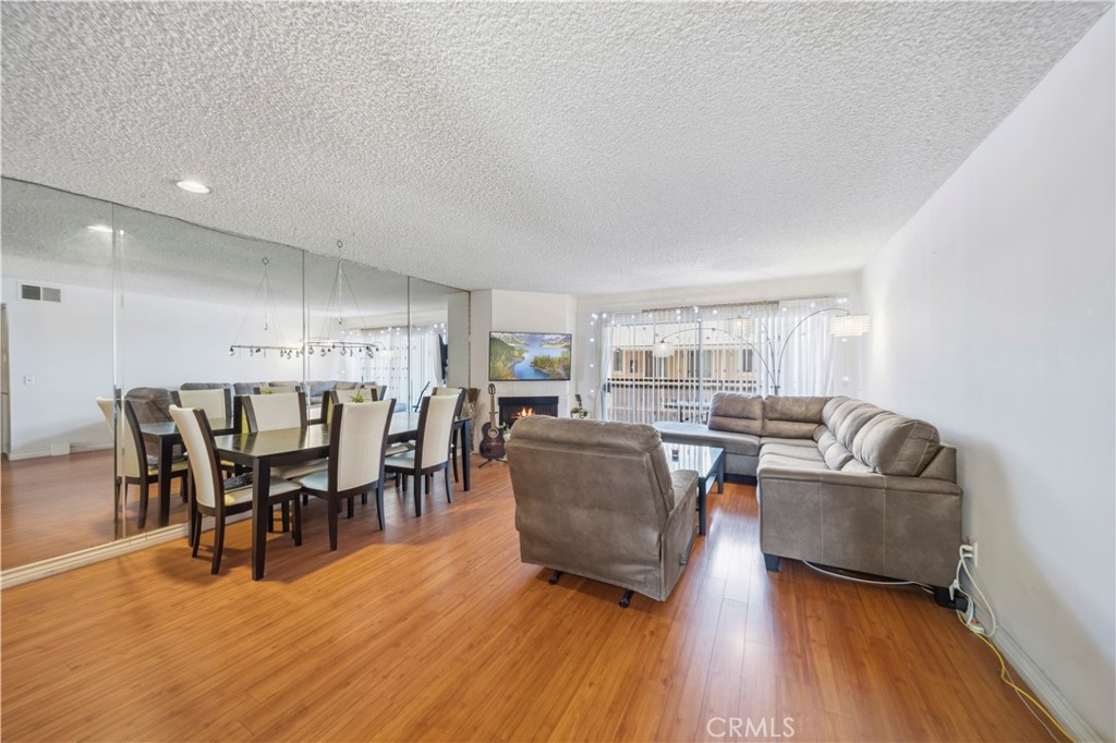 1236 1236 N Columbus Avenue 27