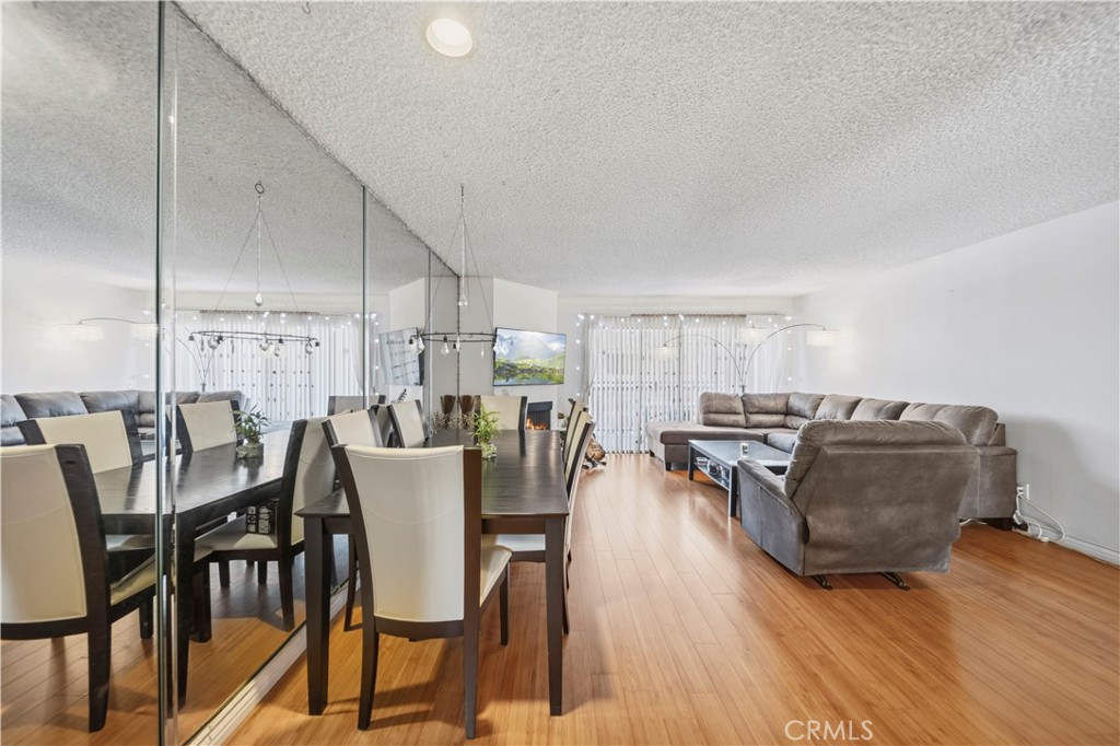 1236 1236 N Columbus Avenue 27