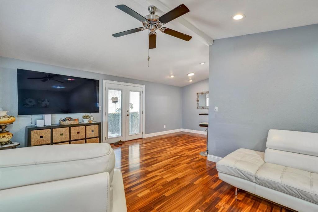 200 Burnett Avenue 88
