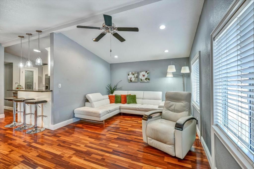 200 Burnett Avenue 88