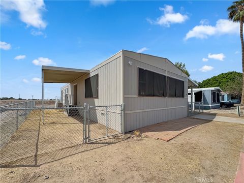 Photo of 251 S Colorado River Rd Rd #47, Blythe, CA 92225 (MLS # SW25219240) Photo of 251 S Colorado River Rd Rd #47, Blythe, CA 92225 (MLS # SW25219240)