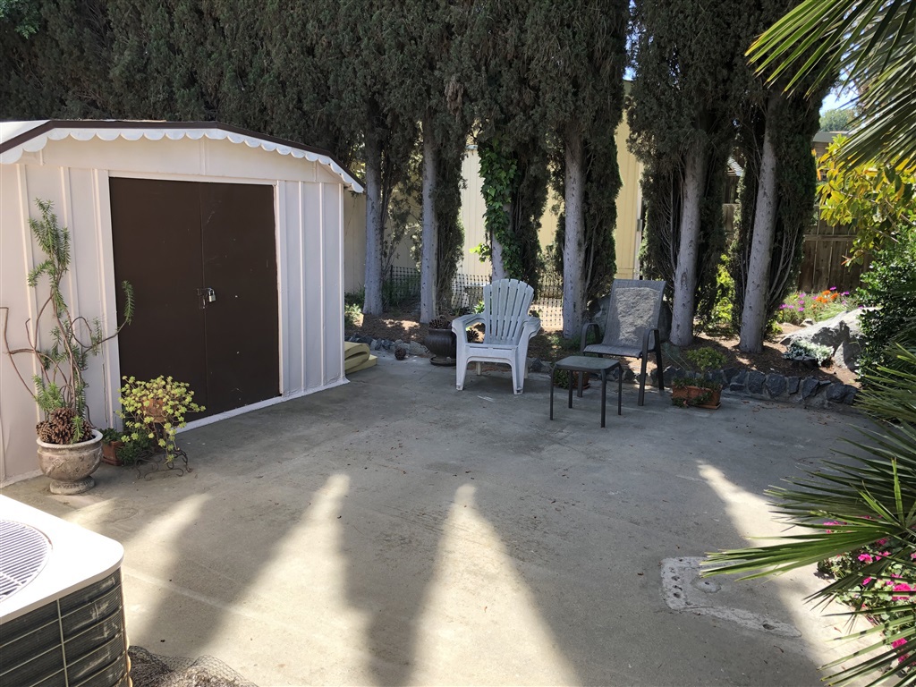 Neighborhoods: Casa de Amigos Complex Features: ,,,,,, Equipment: Dryer, Range/Oven, Shed(s), Washer Other Fees: 0 Sewer: Sewer Connected Topography: LL