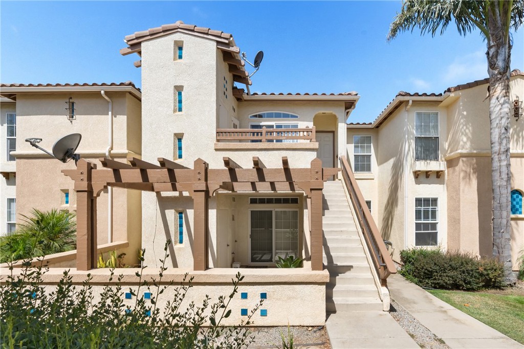 Welcome to this beautifully updated, upper level condo located in the Oak Creek Villa community. Offering 3 bedrooms, 2 full bathrooms, and 1,130 square feet of comfortable living space, this home is move-in ready and full of modern touches.
Built in 2003, this condo has been recently updated to include interior paint, fixtures and carpet. The open concept layout that seamlessly connects the living, dining, and kitchen areas, make it perfect for both relaxing and entertaining. The freshly updated kitchen features new refrigerator, microwave, range and newer countertops.
Additional conveniences include an in-unit laundry area, private outdoor patio with additional storage room and two assigned parking spaces.
Oak Creek Villa offers a range of community amenities, including a pool, clubhouse, playground, trash and common area maintenance - all included with your HOA.
Centrally located near shopping, dining, and everyday essentials, this turnkey condo is the perfect opportunity to invest in your future. Don't miss out. Contact your agent today to schedule a showing!
Information deemed reliable but not guaranteed or verified by Broker.