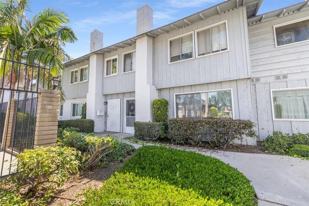 1310 N Placentia