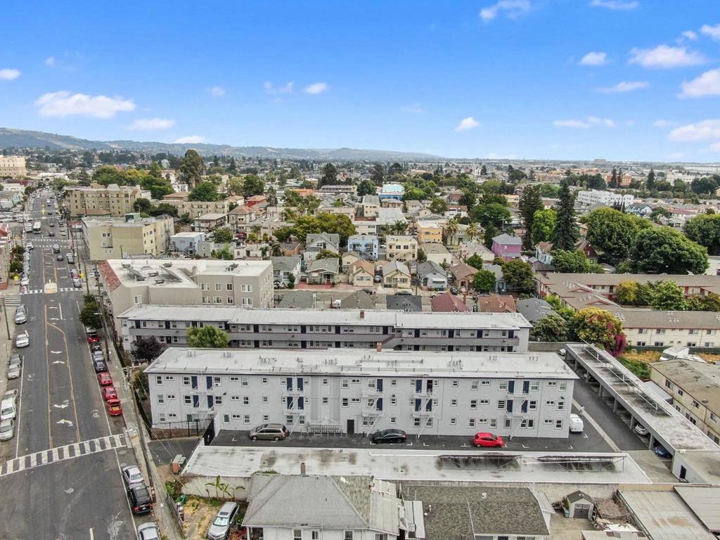 2555 Foothill Boulevard