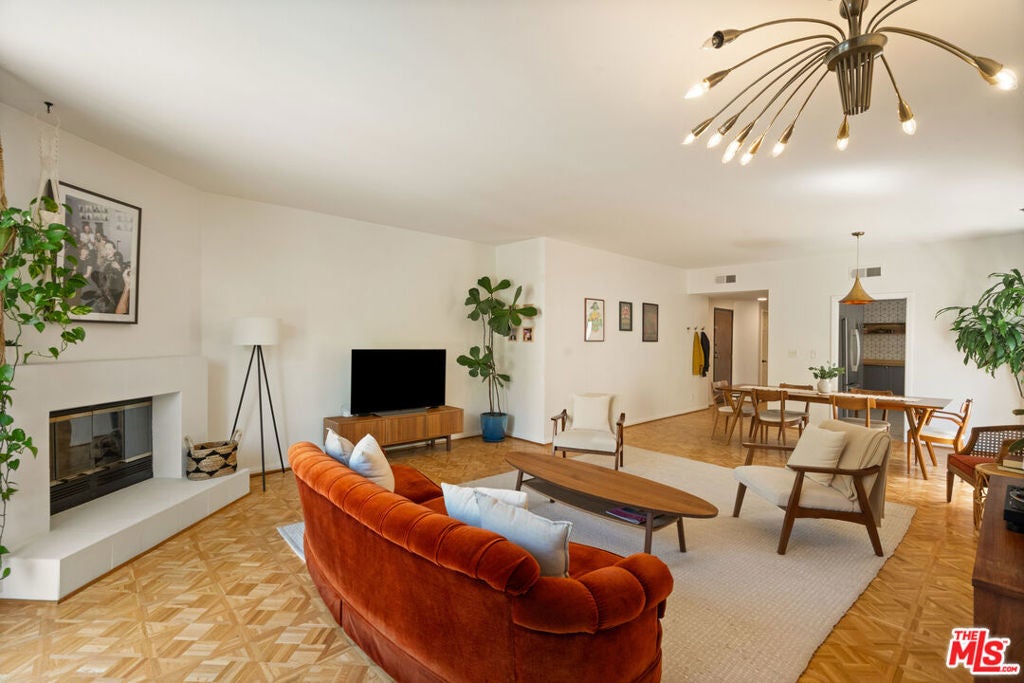 1539 Greenfield Avenue 102