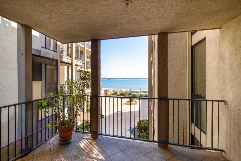 1125 Pacific Beach Dr 204