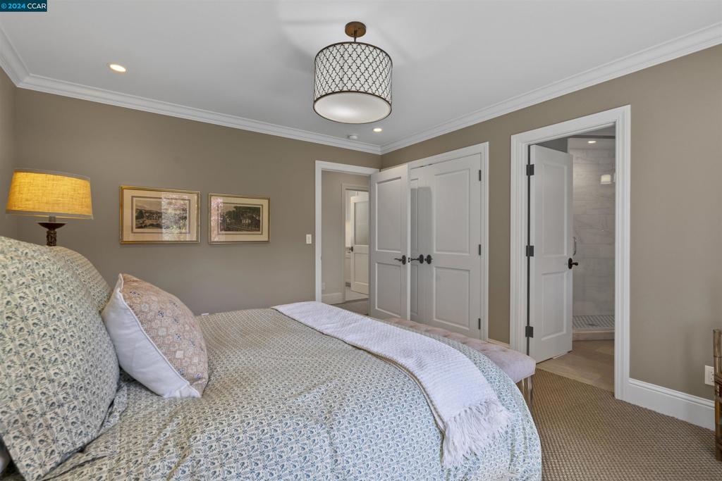 ORINDA C.C. - Residential