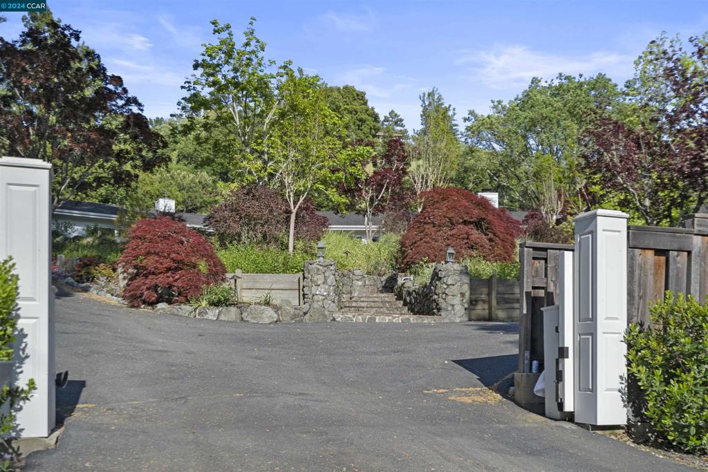 ORINDA C.C. - Residential