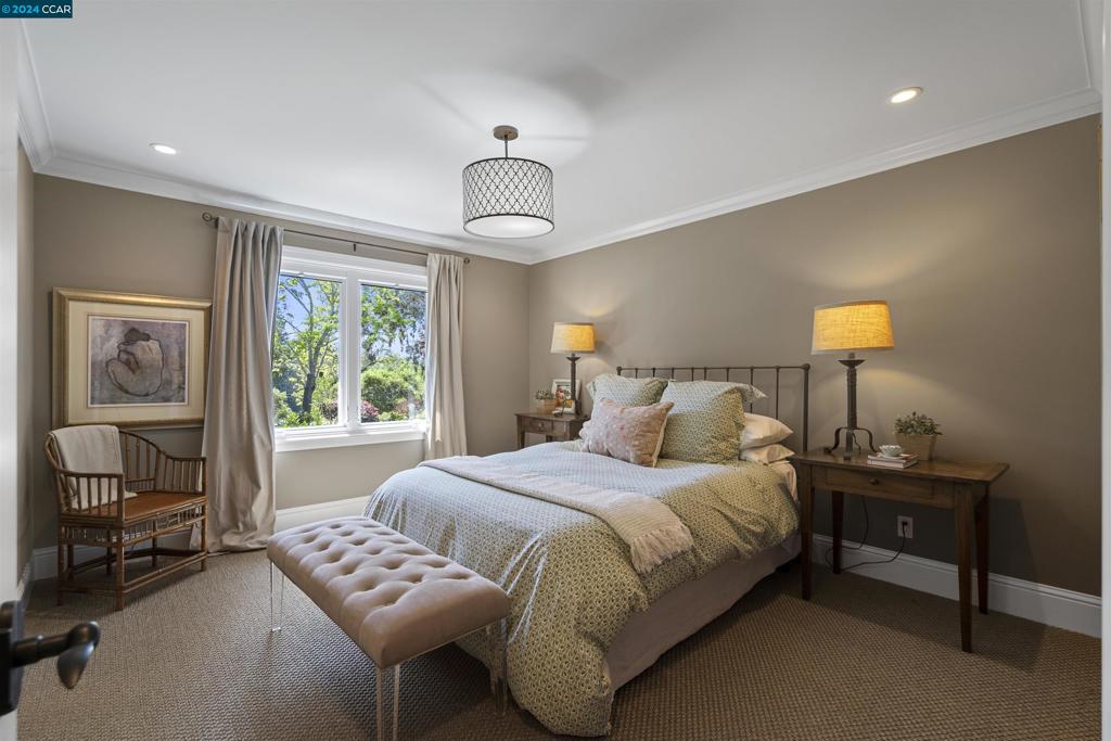 ORINDA C.C. - Residential