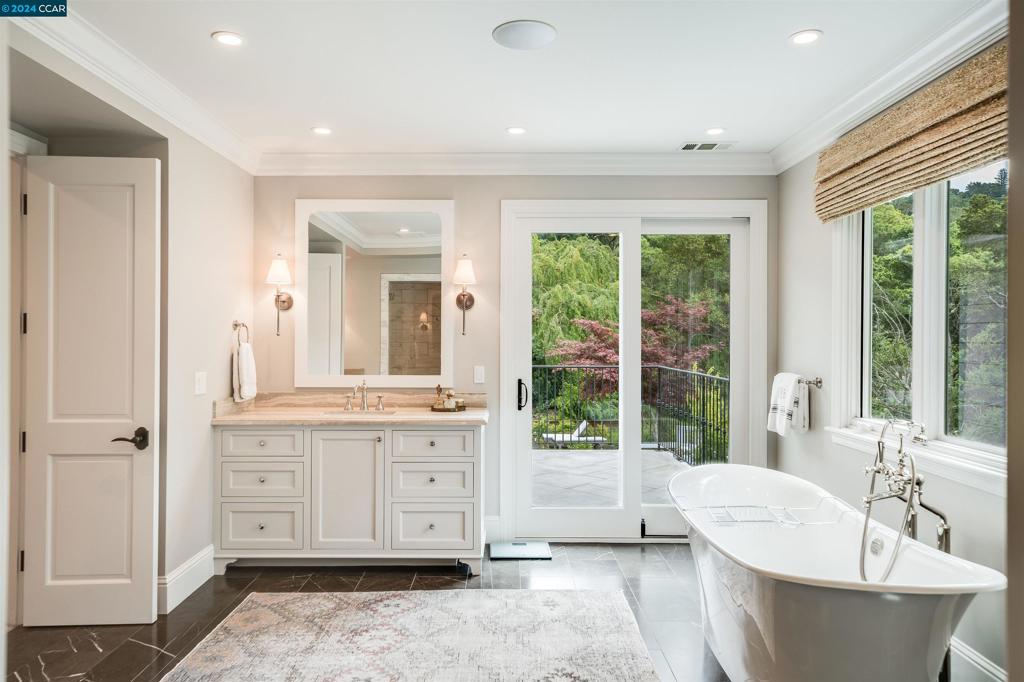 ORINDA C.C. - Residential