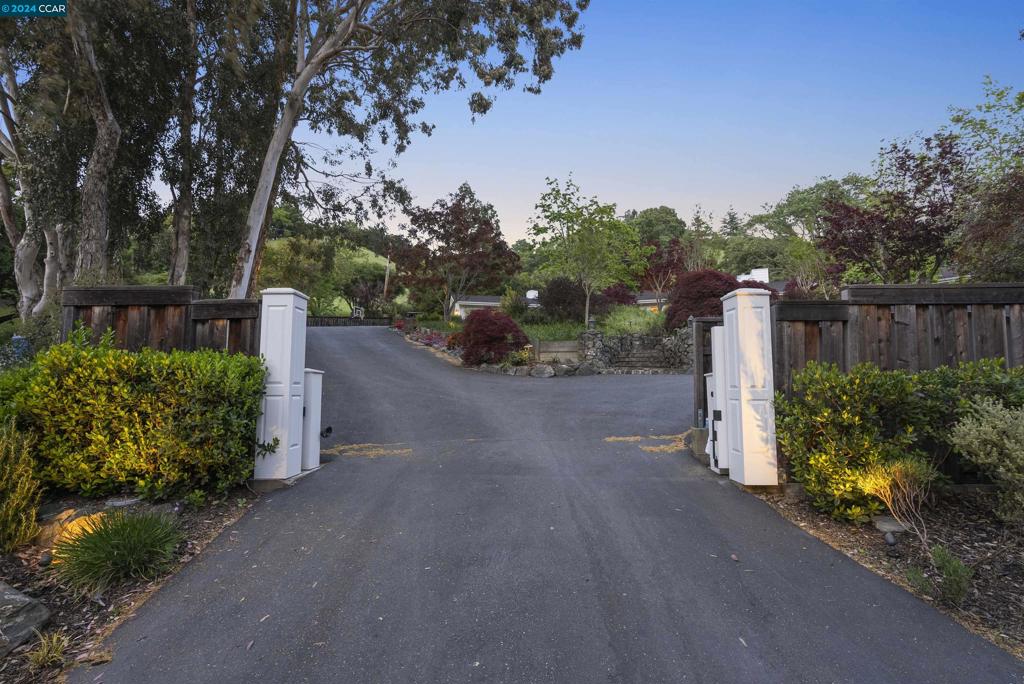 ORINDA C.C. - Residential