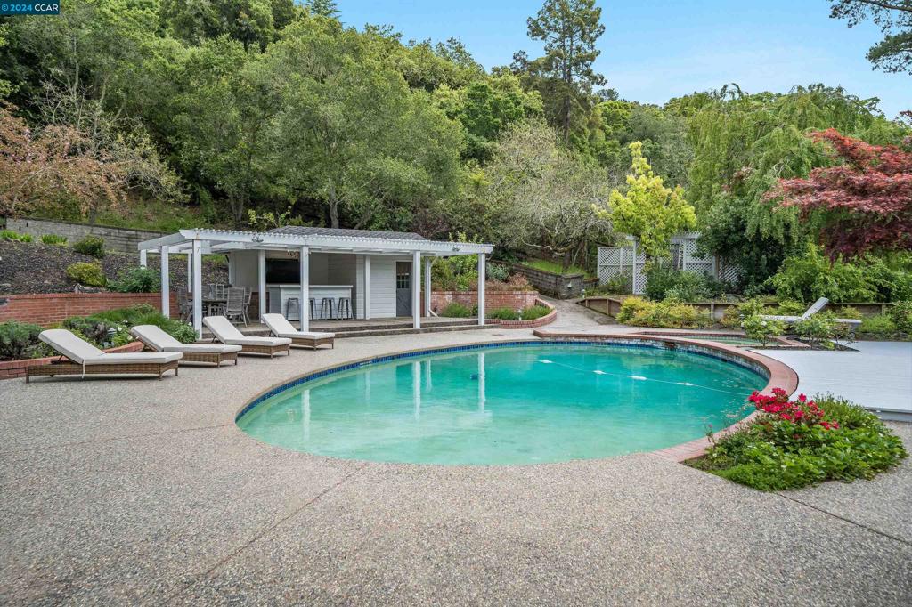 ORINDA C.C. - Residential