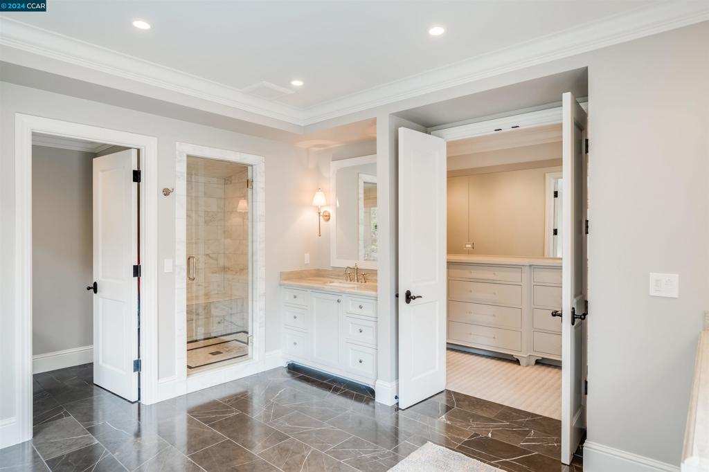 ORINDA C.C. - Residential