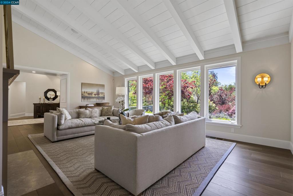 ORINDA C.C. - Residential