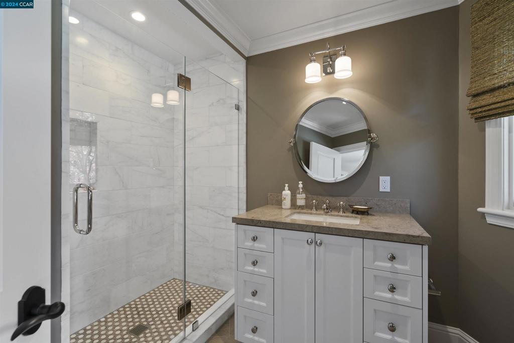 ORINDA C.C. - Residential