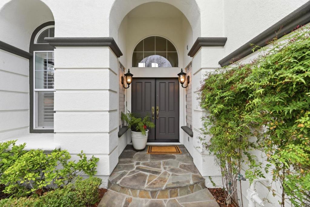 1134 Falcon Ridge Court