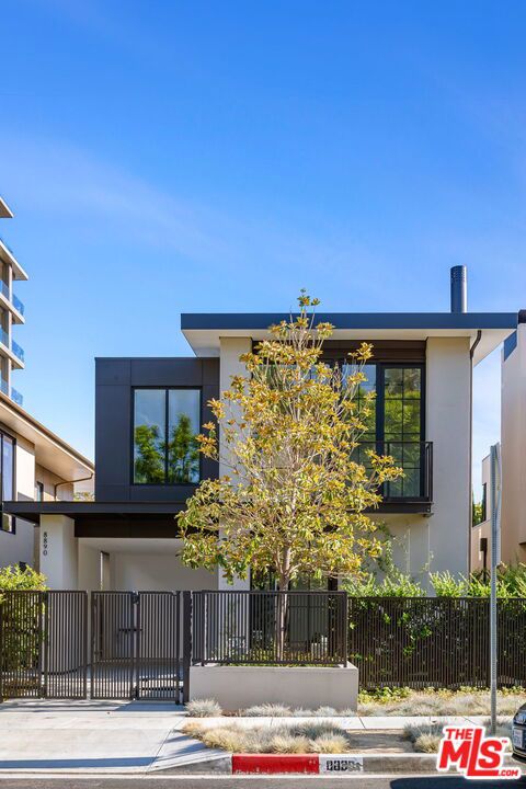 8890 Rosewood Avenue