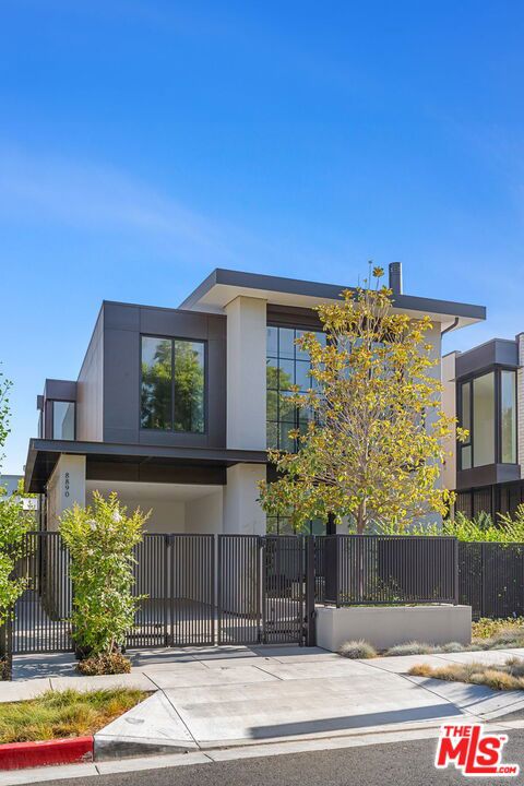 8890 Rosewood Avenue