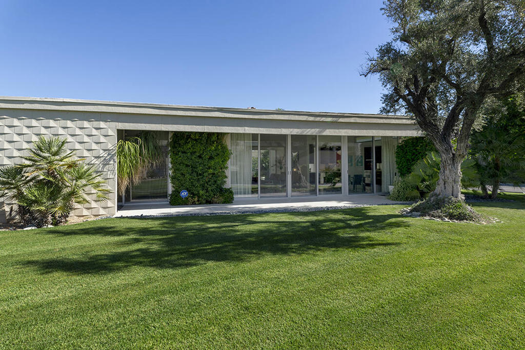 318 Desert Lakes Drive