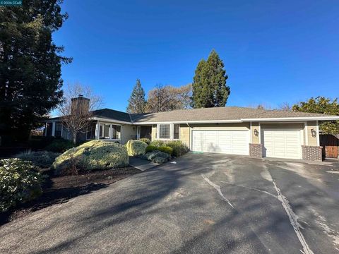 Photo of 3181 3181 Santa Maria Drive Dr, Concord, CA 94518 (MLS # 41120639)