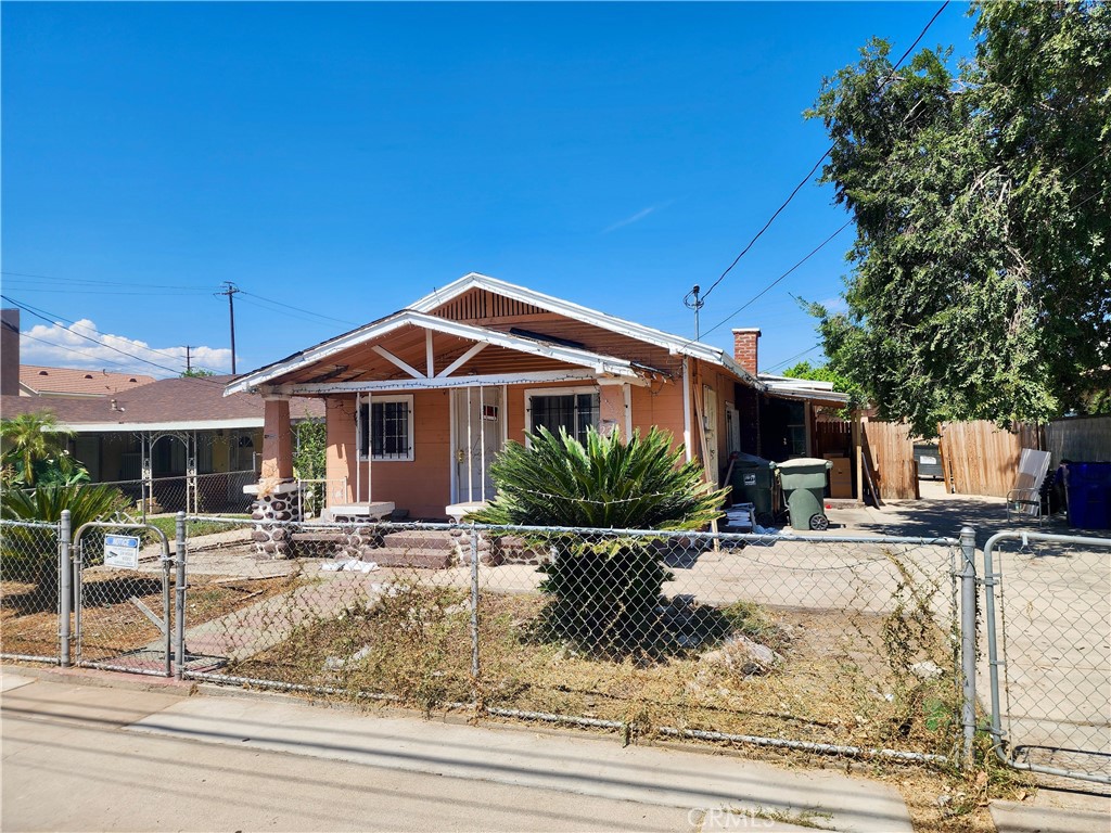 Welcome to 224 E. Rialto Avenue, a charming single-family home that perfectly blends comfort and convenience. Step inside to find a warm and functional layout featuring three spacious bedrooms, ideal for family, guests, or a home office, along with a clean and refreshing full bathroom. Outside, your private, generously sized backyard awaits, offering a perfect space for summer barbecues, gardening, or safe play for children and pets. Close to schools, shopping centers, grocery stores, and dining options.
