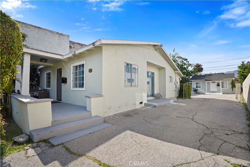 Properties 1 119 W Chestnut Street