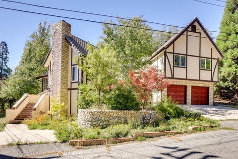Photo of 196 Hillcrest Court, Lake Arrowhead, CA 92352 (MLS # IG26115352)