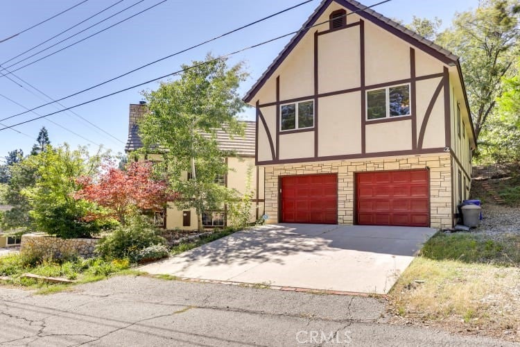196 Hillcrest Court