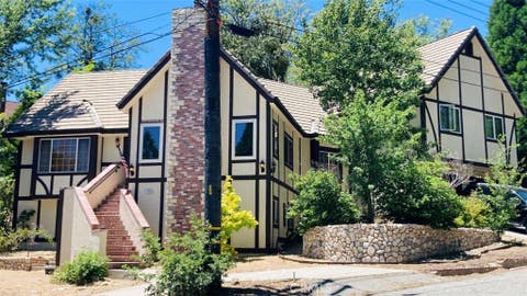 Photo of 196 Hillcrest Court, Lake Arrowhead, CA 92352 (MLS # IG26115352)
