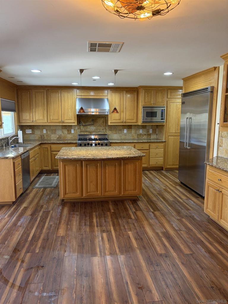 12651 Ridgeton