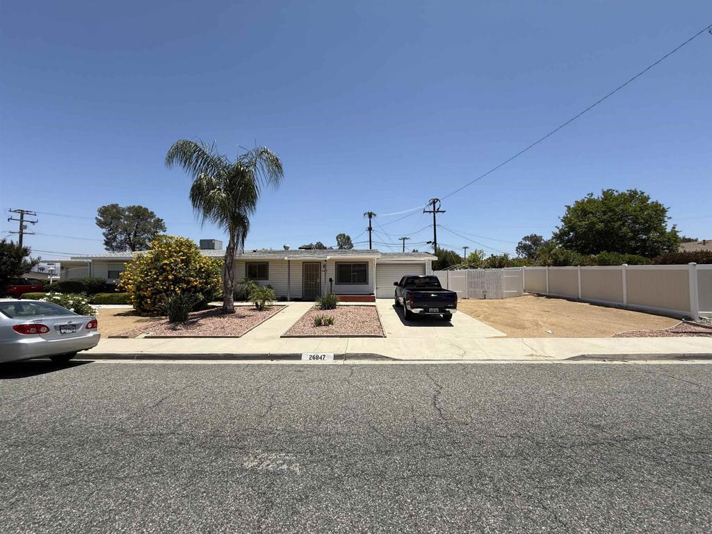 This cozy 1 bed 2 bath home in this 55 and up community is just hitting the market. Ideal location for those who want peace and quiet. Located near freeways, and shopping without hearing the hustle and bustle of the city. Large back yard, central AC, and an additional room which could be used as another family room or turn it into a large master bedroom.
