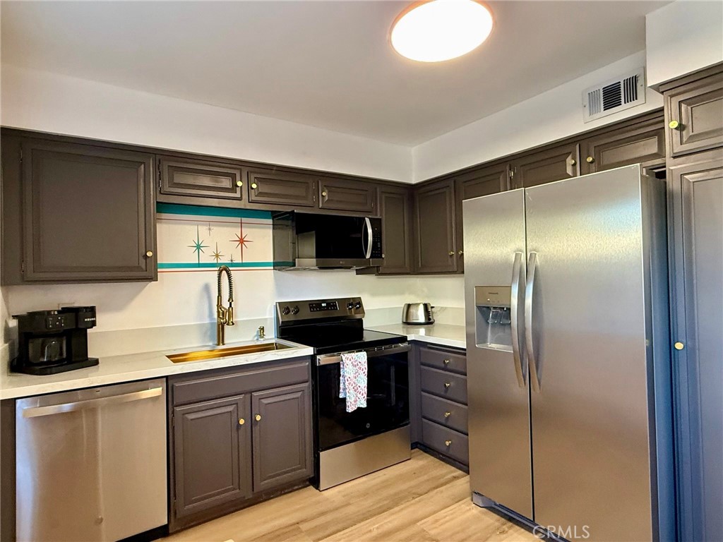 Mountain Shadows (PS) (33468) - Residential Lease