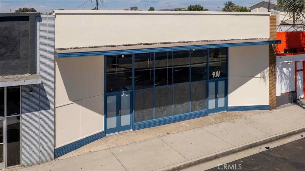 951 S LA BREA