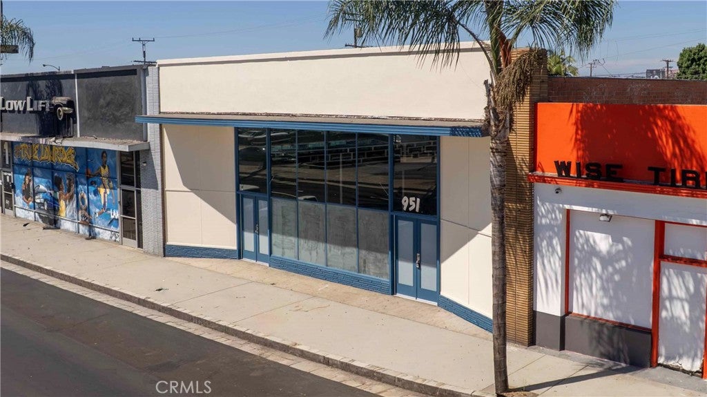 951 S LA BREA