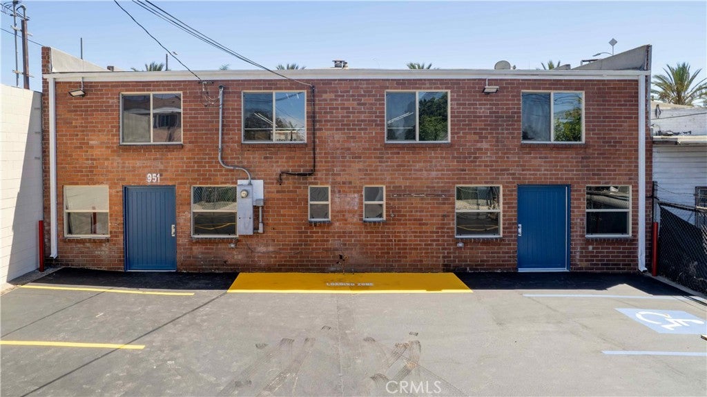 951 S LA BREA
