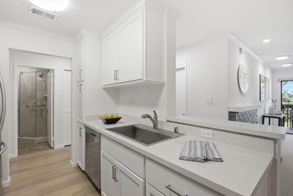 226 W Edith Avenue 33