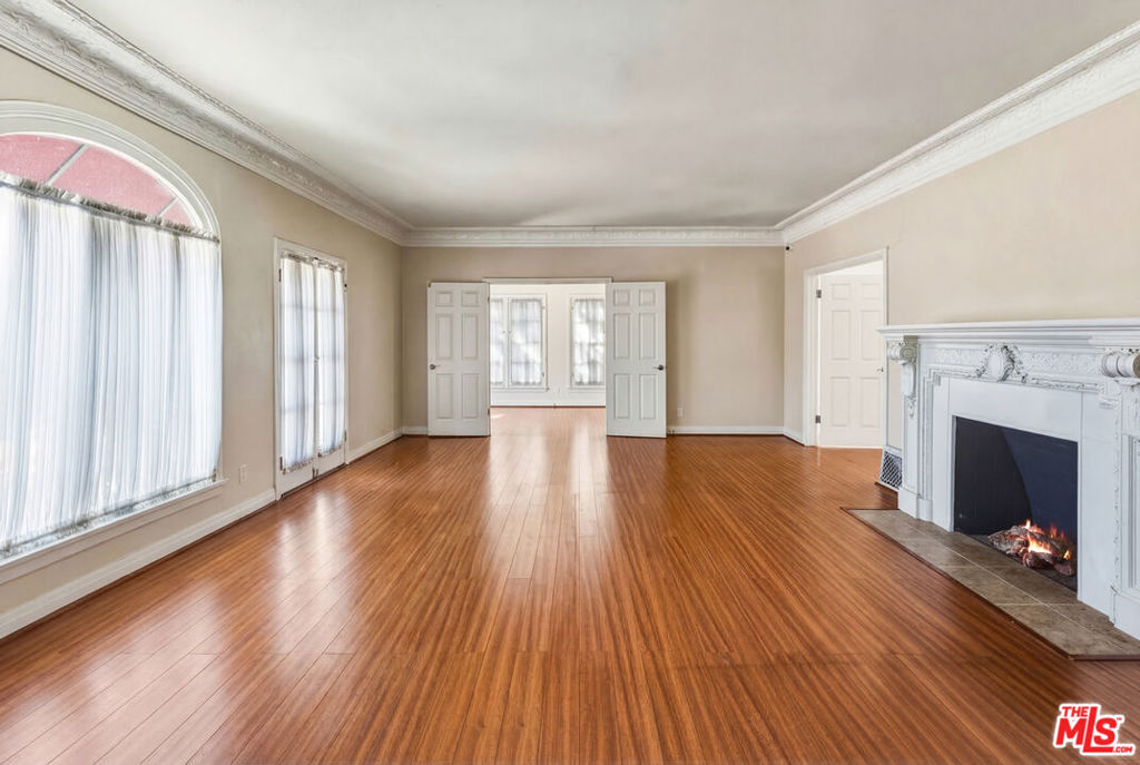 727 Crenshaw Boulevard