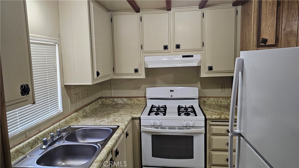 5495 5th Street 16