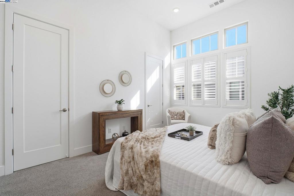 MISSION BLVD - Residential