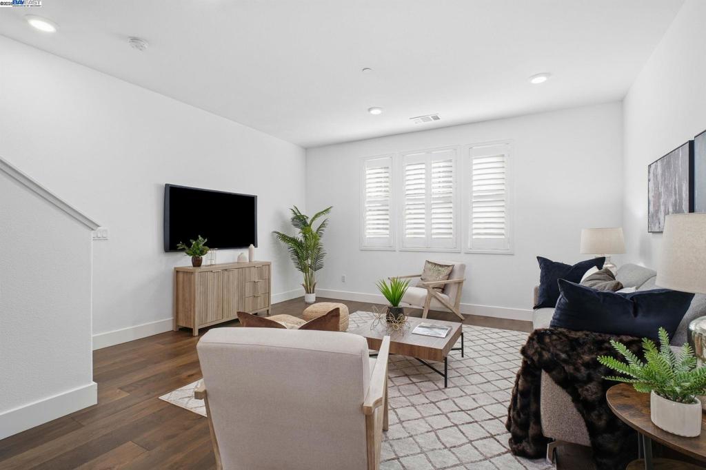 MISSION BLVD - Residential