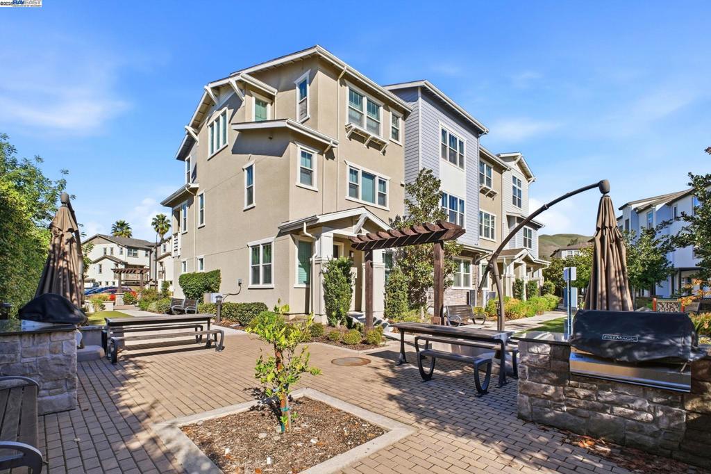 MISSION BLVD - Residential