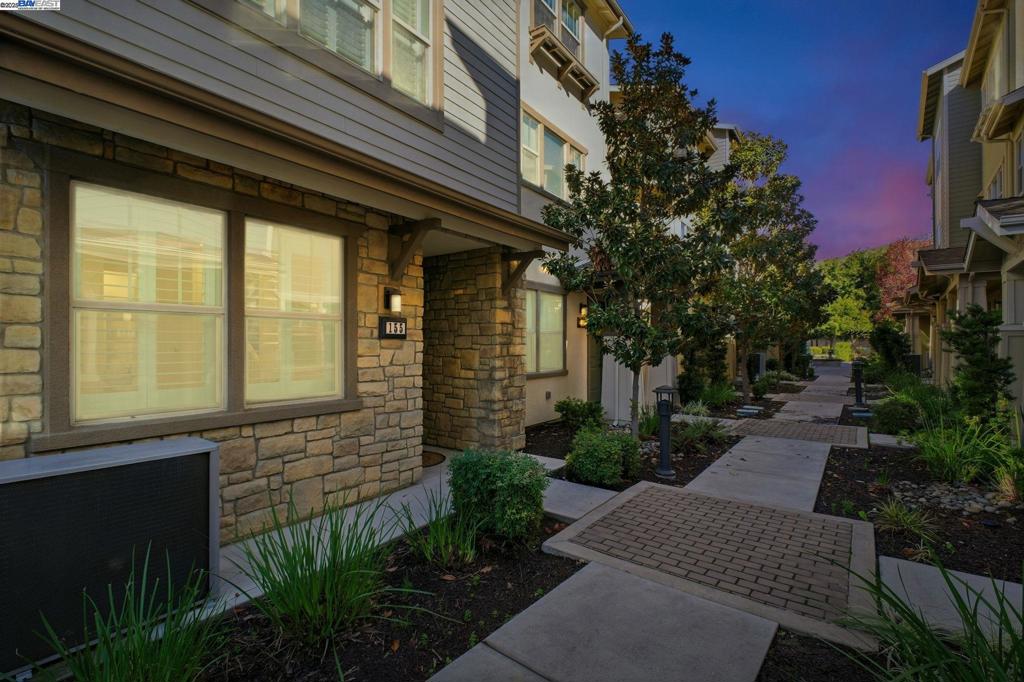 MISSION BLVD - Residential