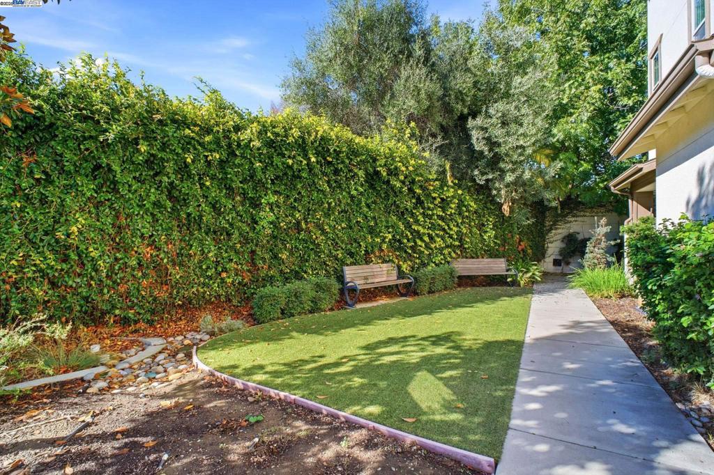 MISSION BLVD - Residential