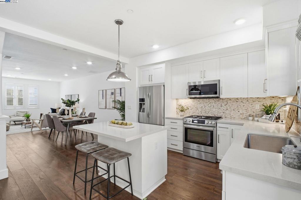 MISSION BLVD - Residential