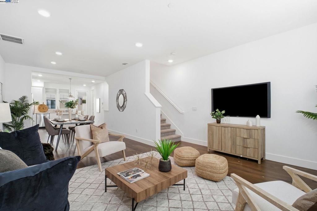 MISSION BLVD - Residential