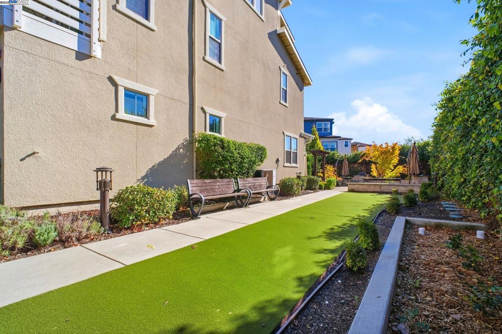 MISSION BLVD - Residential