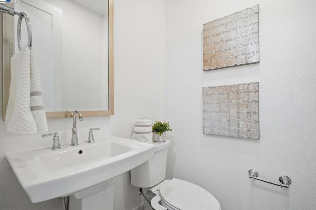 MISSION BLVD - Residential